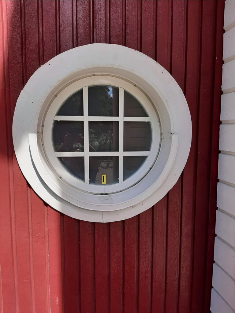 Pyöreä ikkunapellitys