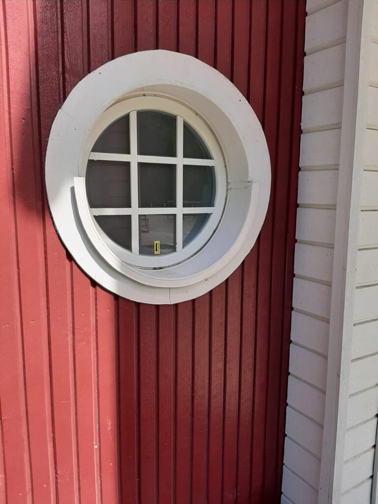 Pyöreä ikkunapellitys